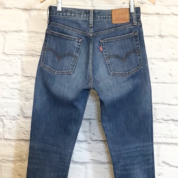 Levi’s W26 (US 2/3) Wedgie White Oak Cone Denim Women’s Jeans Hand Cropped Hems - Picture 5 of 12